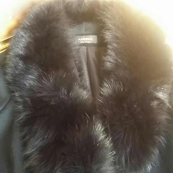 Wool coat with blue fox fur collar - Picture 2 of 7